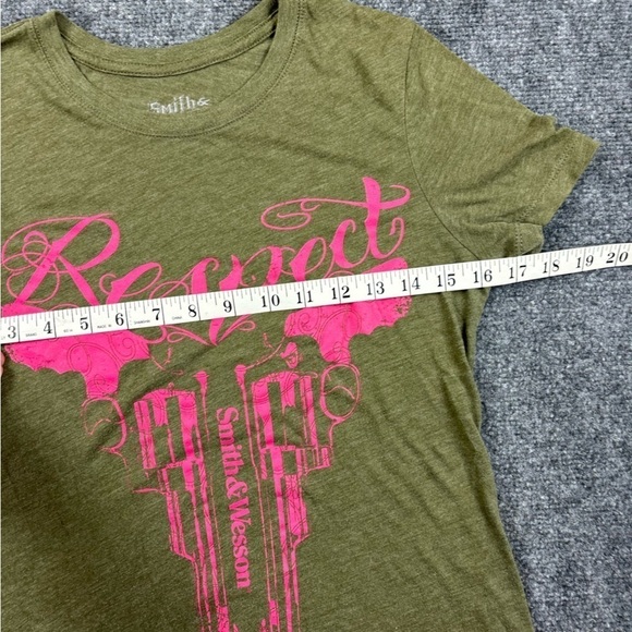 SMITH & WESSON Women’s Green Graphic T-Shirt “Respect” Revolver size: Large - Picture 4 of 5